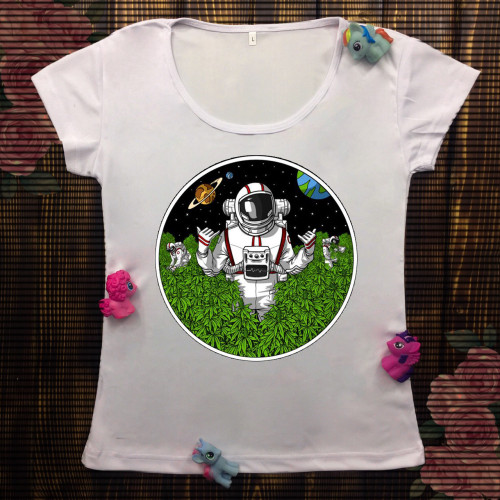 Жіноча футболка з принтом - Космонавт в полі