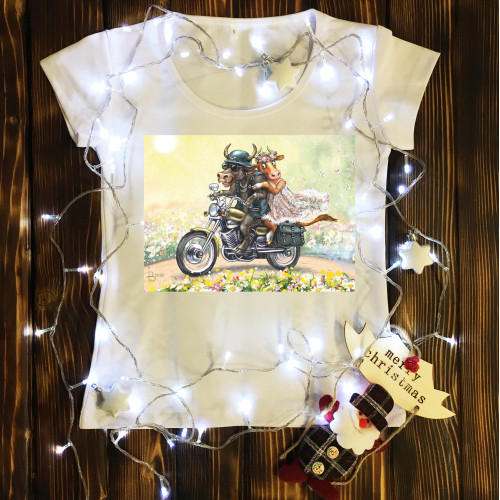 Жіноча футболка з принтом - Бик на мотоциклі
