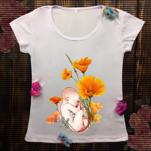 Жіноча футболка з принтом - Дитина в квітах