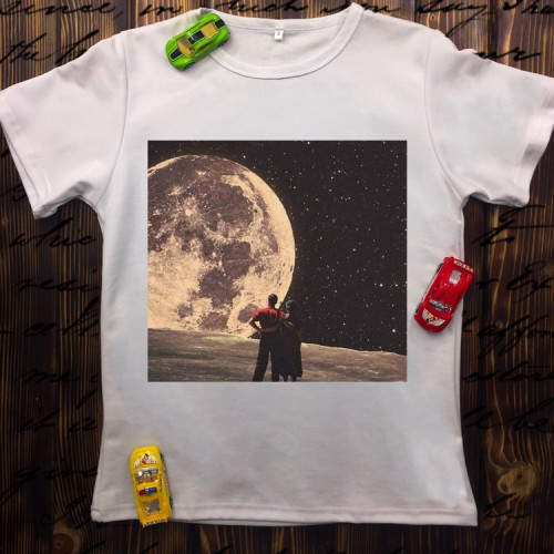 Чоловіча футболка з принтом - Вид на Місяць