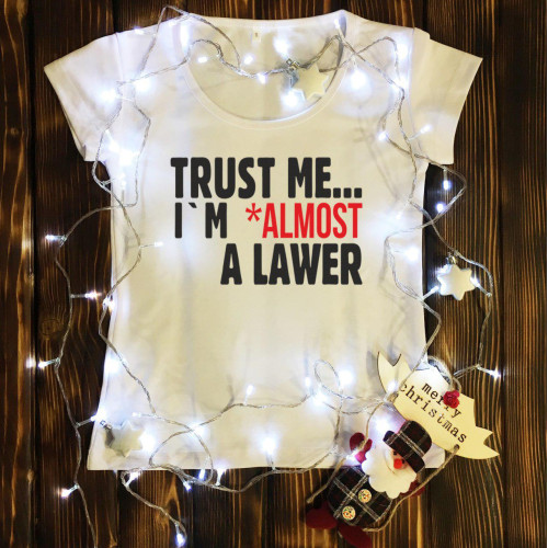 Жіноча футболка з принтом - Trust me…I'm almost a lawer
