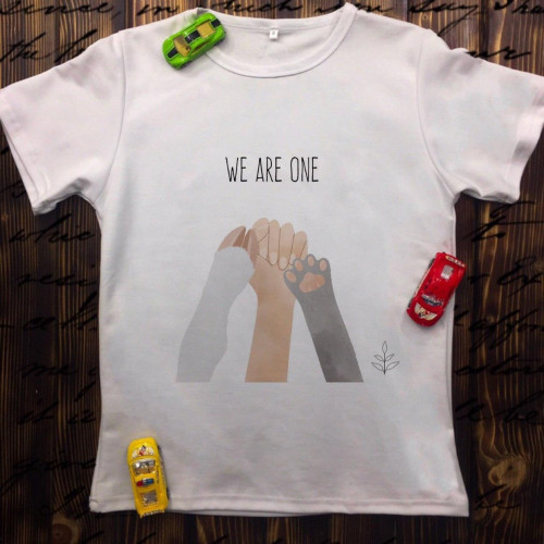 Чоловіча футболка з принтом - we are one