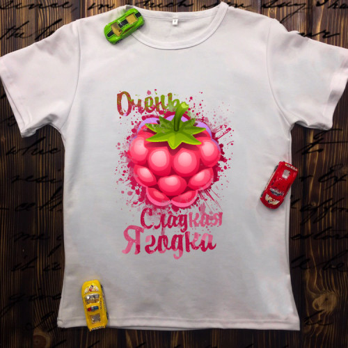 Дитяча футболка з принтом - Дуже солодка ягідка