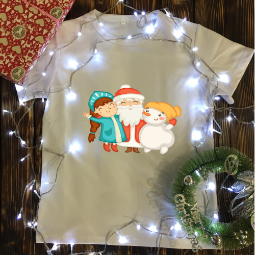 Чоловіча футболка з принтом - Дід Мороз, Сніговик і Снігурка