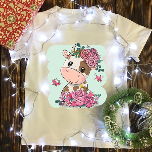 Дитяча футболка з принтом - Маленька корівка з квітами