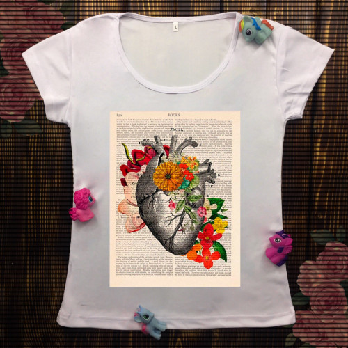 Жіноча футболка з принтом - Серце в квітах