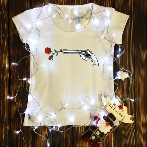 Жіноча футболка з принтом - Постріл, троянди