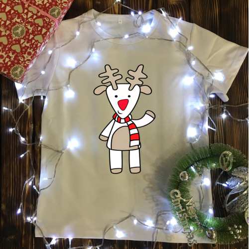 Чоловіча футболка з принтом - Новорічний олень в шарфі