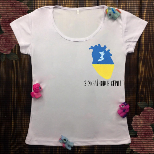 Жіноча футболка з принтом - з Україною в серці