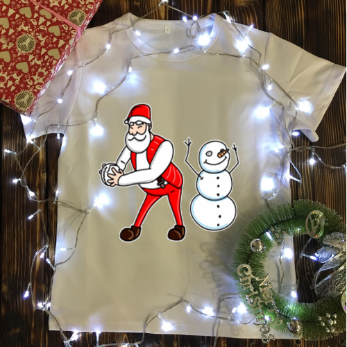 Чоловіча футболка з принтом - Дід Мороз, Сніговик - танцюють