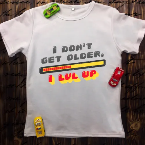 Чоловіча футболка з принтом - I don`t get older 1 lvl up