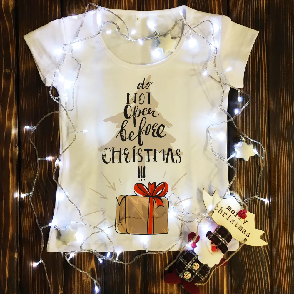 Жіноча футболка з принтом - Don`t open before Cristmas